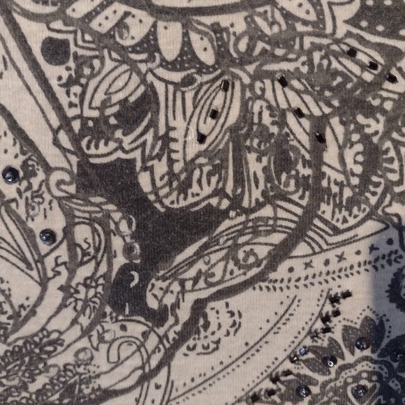 Beaded Paisley Petite cotton tee grays and black - Picture 6 of 11
